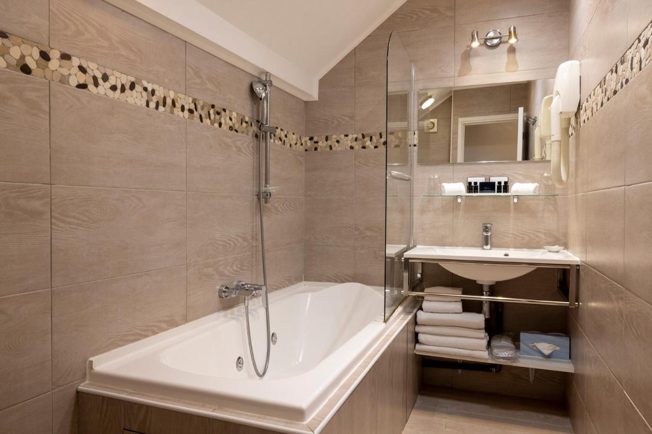 Relais Hotel Du Vieux Париж Екстериор снимка